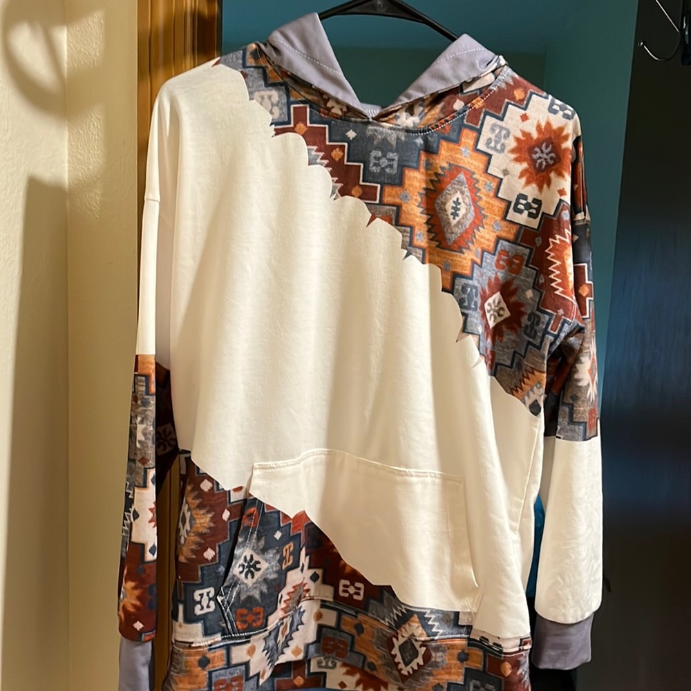 Cute aztec pattern pull over hoodie